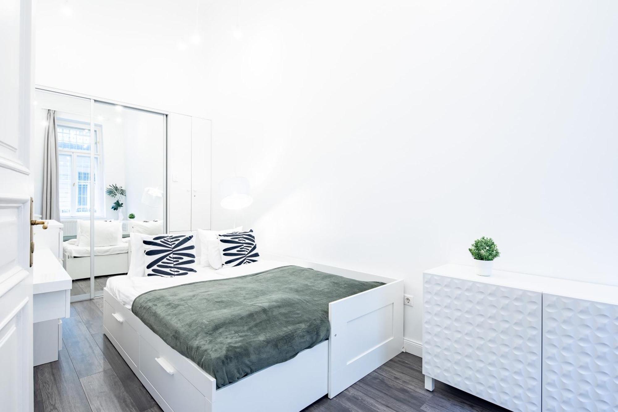 Extra - Large - Cozy * Budapest