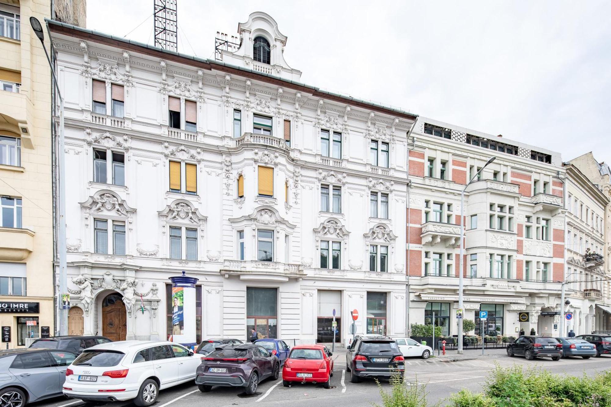 Extra - Large - Cozy Budapest